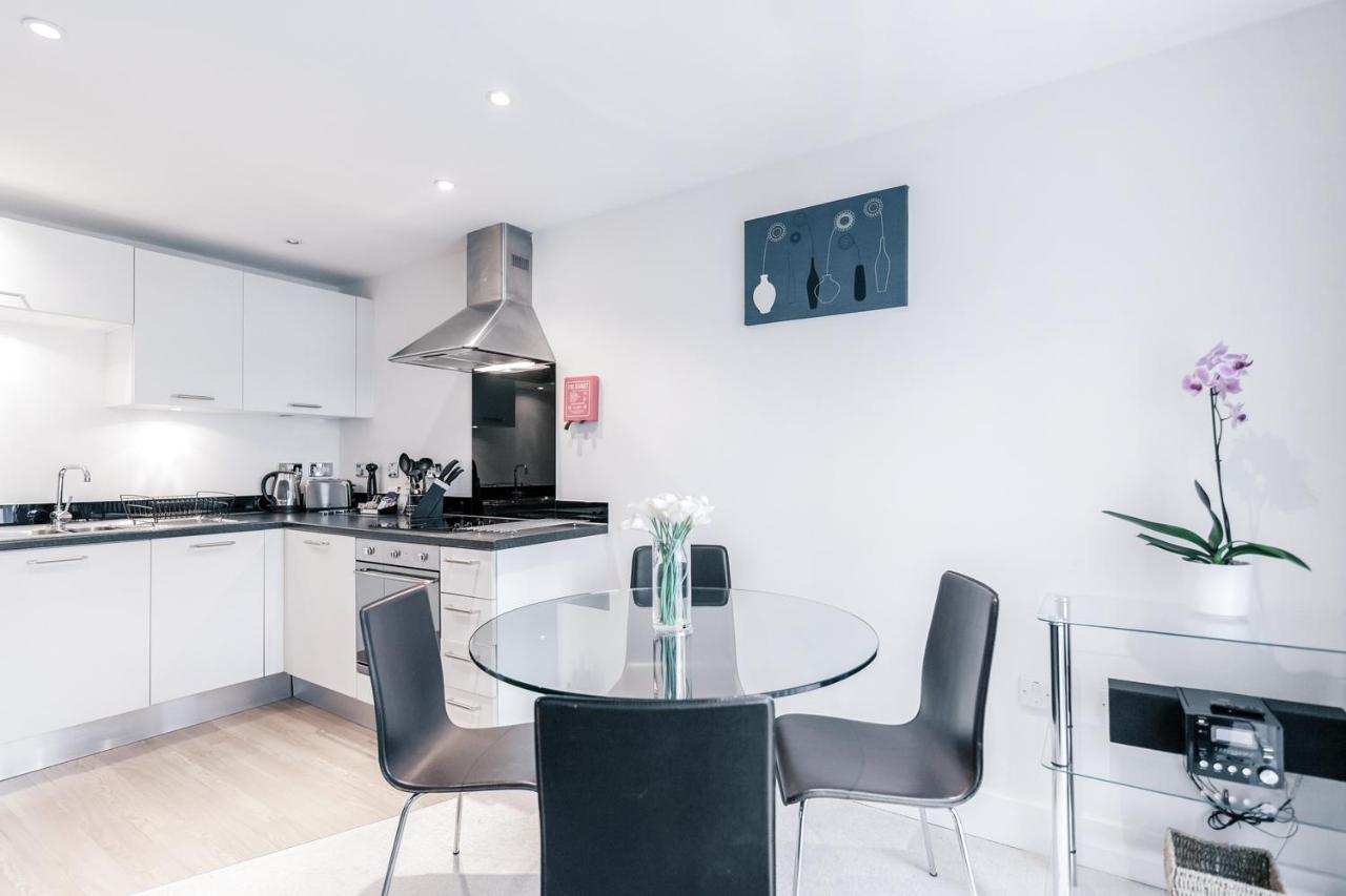 Roomspace Serviced Apartments - Capitol Square Epsom Zewnętrze zdjęcie